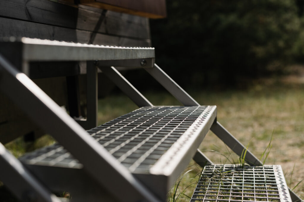 Adjustable entrance stairs (2)